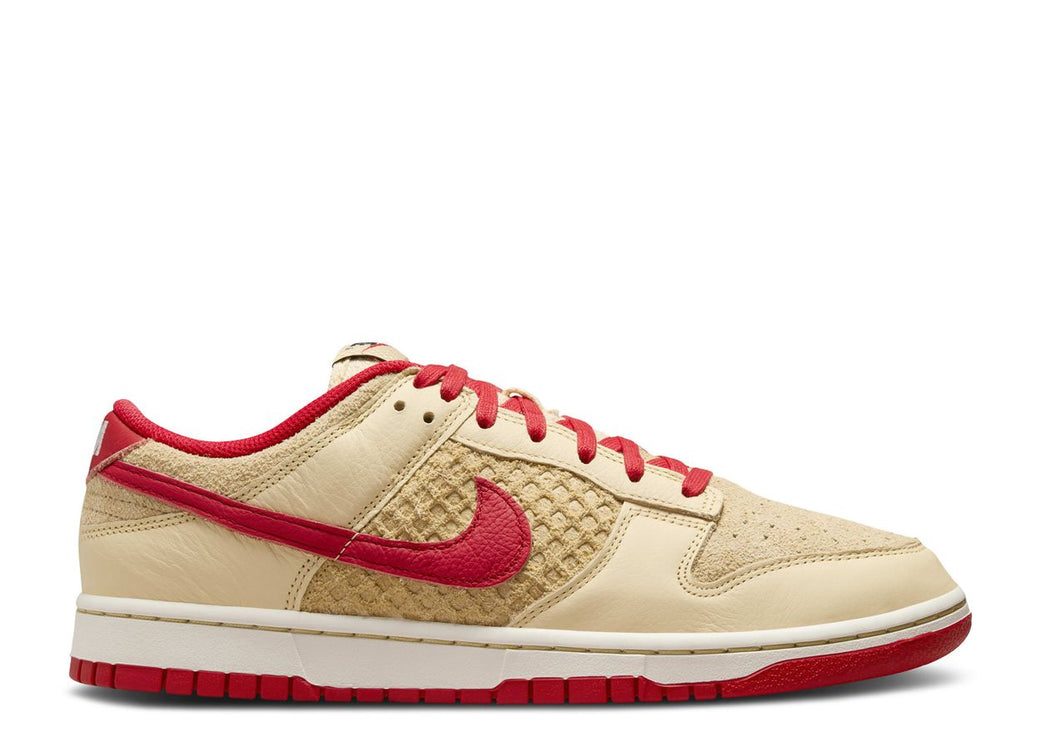 NIKE DUNK LOW 'STRAWBERRY WAFFLE'