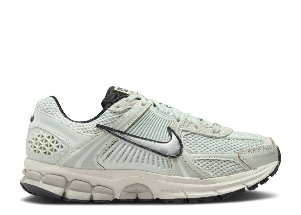 NIKE WMNS AIR ZOOM VOMERO 5 'LIGHT SILVER CHROME'